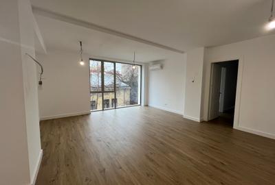 Apartament cu 4 camere semidecomandat în Armeneasca