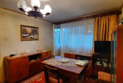 Apartament 3 camere, semidecomandat, central, Campina