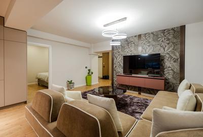 Apartament cu 3 camere semidecomandat, mobilat în Pipera