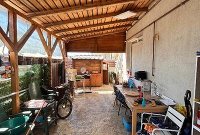 Casă cu 4 camere în Tunari