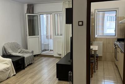 Garsonieră decomandată, mobilată în Titan