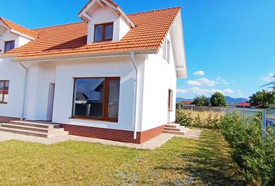 Vila cu arhitectura deosebita in Izvor-Tarlungeni - 1