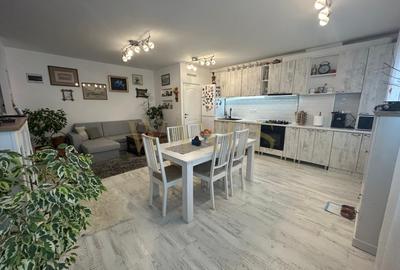 Apartament cu 2 camere semidecomandat, mobilat în Florești
