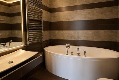REA1028896 Apartament mobilat de inchiriat compelx cu piscina si paza - 8