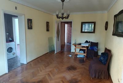 Apartament 4 camere ultracentral , etaj 3/4, Aleea Nucului - 8
