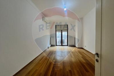 Apartament cu 6 camere decomandat în Cișmigiu
