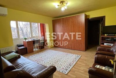 Apartament cu 3 camere semidecomandat, mobilat în Aradului