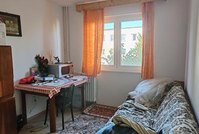 Apartament 2 camere liber la vanzare zona Florilor - 1