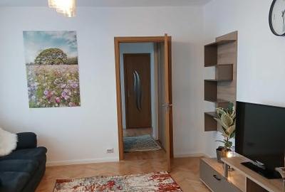 Apartament cu 3 camere semidecomandat, mobilat în Titan