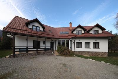 Vilă spațioasă de vânzare în Predeluț, Bran | 2000mp - 50