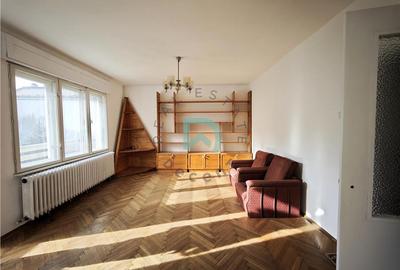 Apartament cu 4 camere decomandat în Brașovul Vechi