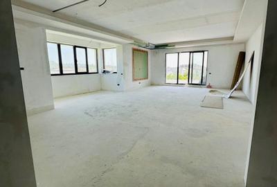 Apartament cu 4 camere decomandat în Pipera