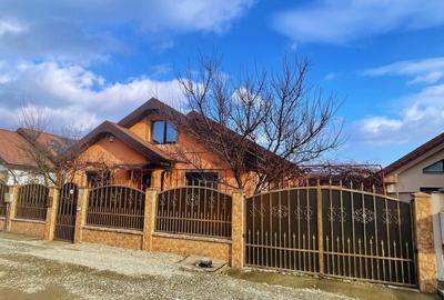 Casa Santandrei, zona linistita, gaz,curent,apa,teren 550 mp-214900Eur - 2