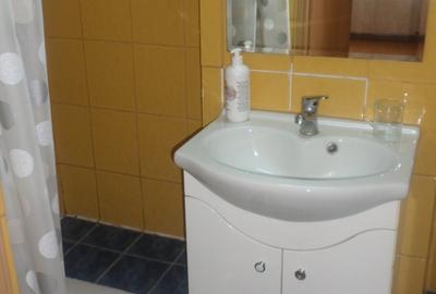 Ultracentral langa Hotel Radisson, Athenee Palas, cochet - 19