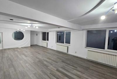 Birou, 92 mp în Trocadero