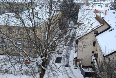 Apartament cu 2 camere nedecomandat, mobilat în Brașovul Vechi