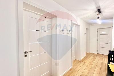 Casă cu 12 camere în Decebal