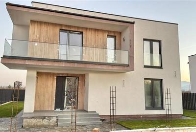 Vila in aliniament arhtectural luminos,  Sanpetru - 10