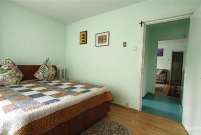 Apartament cu 2 camere semidecomandat în Podu Roș