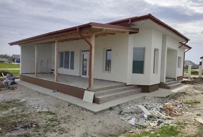 Casă individuală cu 3 camere în Gulia