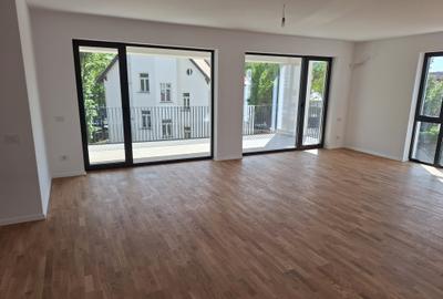 Apartament cu 4 camere în Central