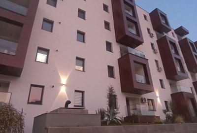 Apartament cu 2 camere semidecomandat, mobilat în Colentina
