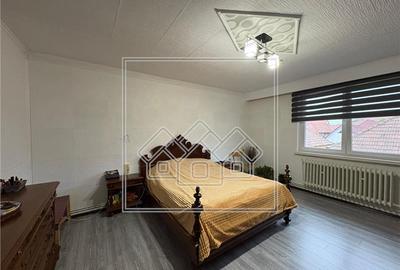 Casa de vanzare in Sibiu -  4 camere, balcon si curte - mobilata - 16