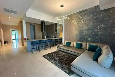 Apartament cu 4 camere decomandat, mobilat în Central