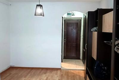 Garsoniera Galata, etaj intermediar, mobilata si utilata! - 1