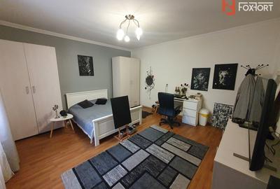 Apartament cu 2 camere decomandat, cladire istorica - Sinaia - 1