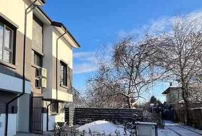 Casă cu 5 camere în Mogoșoaia