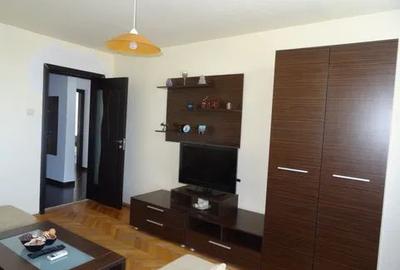 Apartament cu 3 camere decomandat în Girocului