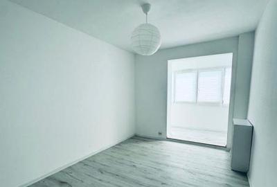 Apartament cu 3 camere decomandat în Titan