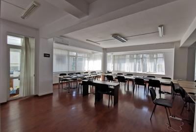 Birou, 212 mp în Central