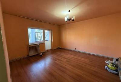 Apartament cu 4 camere decomandat în Gară