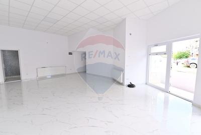 Proprietate premium în Filiași, locuință de lux cu spații comerciale - 27