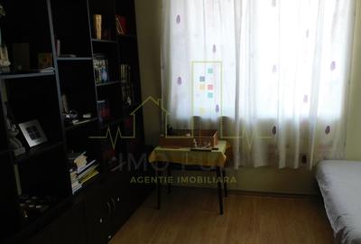 Casa individuala. 2 fronturi. Pozitie buna. - 10