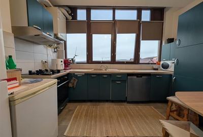 Apartament cu 3 camere semidecomandat în Cug