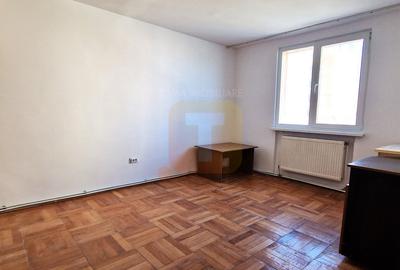 Apartament 3 camere decomandat, etaj 3/4, zonă Calea Romanului - Baie mare unifi - 10