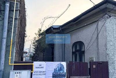 Casă de vânzare cu 3 camere - 1