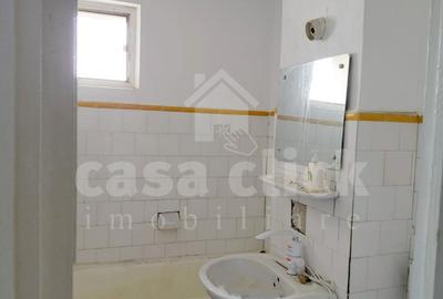 Apartament 3 camere Micro 20, decomandat, etaj intermediar - 8
