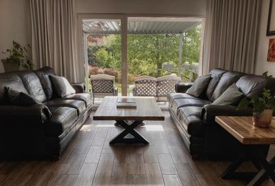 Proprietate pe stradă privatǎ, complet mobilată, curte matură, terasă - 1