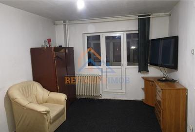 Apartament 2 camere decomandat etaj 3 bloc anvelopat - 1