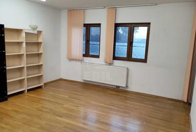 Apartament cu 3 camere decomandat, mobilat în Zorilor