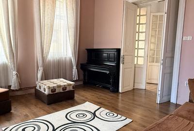 Apartament cu 3 camere semidecomandat în Unirii