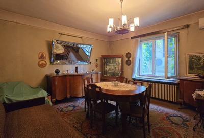 Apartament cu 3 camere semidecomandat în P-ța Romană