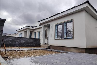 Duplex cu 3 camere în Moșnița Nouă