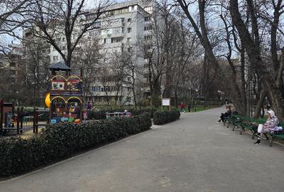 Apartament cu 2 camere nedecomandat în Cișmigiu