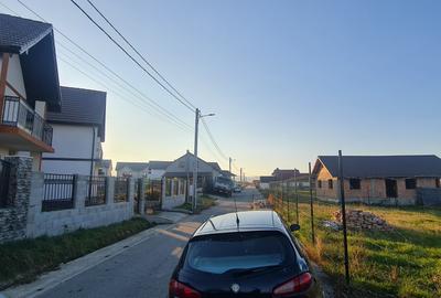 Vand teren situat in localitatea Cristian, pe strada II, - 4