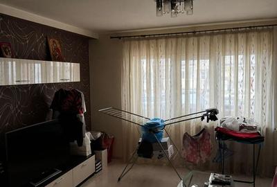 Apartament cu 3 camere , str. Bozieni - 37